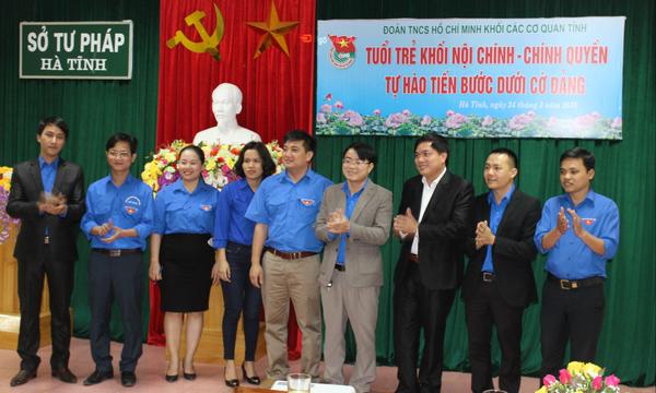 Các chi đoàn trong Khối nội chính - Chính quyền ký kết giao ước thi đua